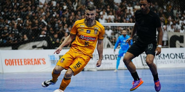 Corinthians vence o Magnus na prorrogação e garante vaga nas semifinais da LNF Timão enfrentará o Campo Mourão por uma vaga na final da competição. LNF