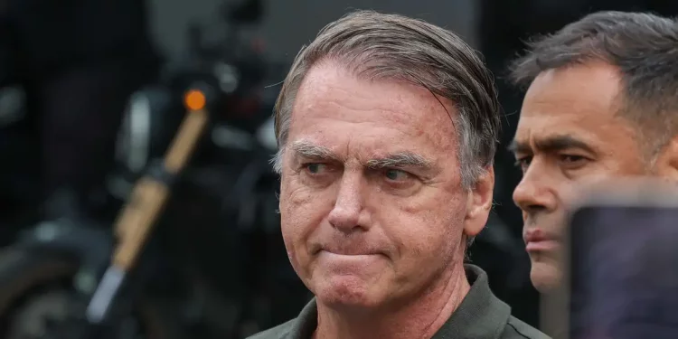 Bolsonaro é preso pela Polícia Federal em Brasília