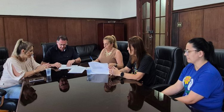 SOCIAL –  Prefeito Roberto Araujo autoriza repasse de recursos à APAE de Avaré
