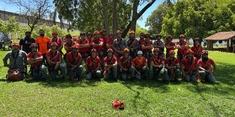 Bombeiros de Avaré e Região se Capacitam em Poda de Árvores e Trabalho em Altura para Reforçar a Segurança Urbana