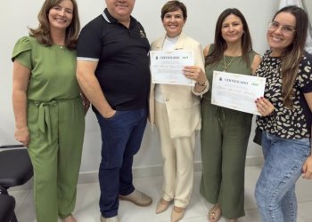 EDUCAÇÃO –  Cerimônia premia projetos de destaque desenvolvidos em escolas municipais