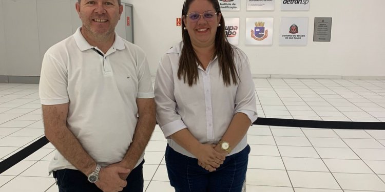Secretário Ricardinho acompanha vereadora em visita às obras do Poupatempo