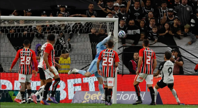 Corinthians vence Majestoso e cola no São Paulo
