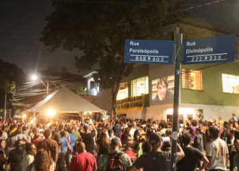 Despedida de Lô Borges reúne fila de músicos e aplausos em Santa Tereza