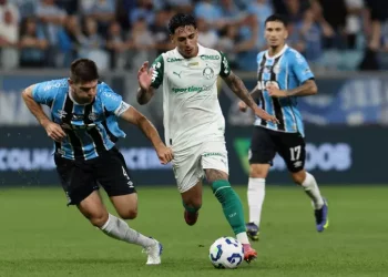 Com reservas, Palmeiras perde para o Grêmio e vê título brasileiro ainda mais distante