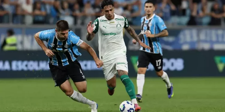 Com reservas, Palmeiras perde para o Grêmio e vê título brasileiro ainda mais distante