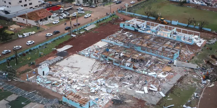 Número de feridos chega a 750 após passagem de tornado pelo Paraná