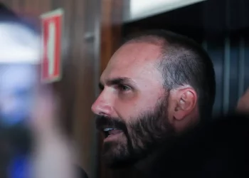 STF forma maioria para tornar Eduardo Bolsonaro réu no tarifaço
