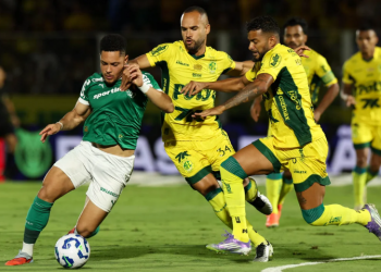 Palmeiras perde do Mirassol e Flamengo encosta na ponta do Brasileirão