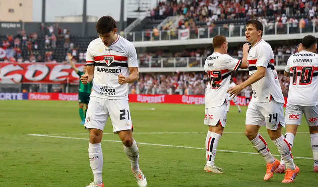 São Paulo vence o Juventude na Vila Belmiro