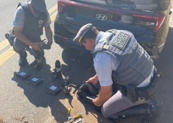 APÓS FUGA PELA RODOVIA CASTELO BRANCO, TOR FLAGRA CRIMINOSOS COM PEÇAS DE CAMINHÃO FURTADAS
