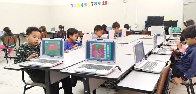 EDUCAÇÃO –  Projetos de informática atenderam 6,6 mil alunos de escolas municipais em 2025