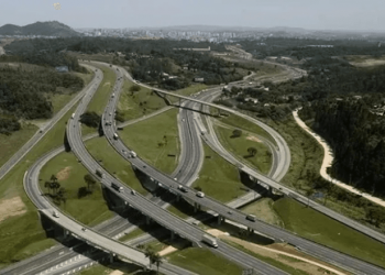 Silvio Santos é homenageado com nome em rodovia de SP