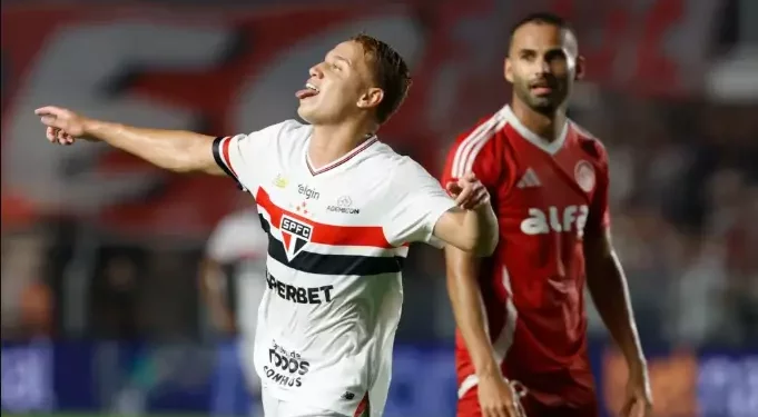 São Paulo vence o Internacional na Vila Belmiro