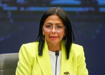 Forças Armadas da Venezuela reconhecem vice como presidente interina