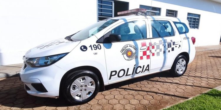 HOMEM INVADE CASA E AGRIDE TIA CADEIRANTE E PRIMA