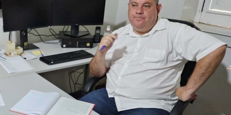 SECRETÁRIO GARANTE RETORNO DOS ALUNOS À ESCOLA MANECO DIONÍSIO PARA INÍCIO DO ANO LETIVO EM AVARÉ