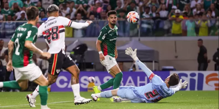Palmeiras vence o São Paulo e assume liderança provisória do Paulista