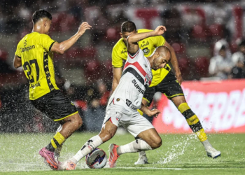 São Paulo bate São Bernardo e vence a primeira no Paulistão 15 jan