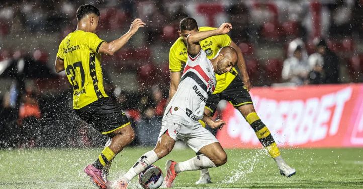 São Paulo bate São Bernardo e vence a primeira no Paulistão 15 jan