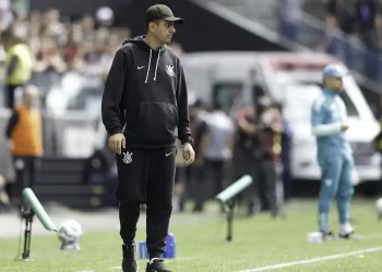 Técnico Lucas Piccinato é demitido da equipe feminina do Corinthians