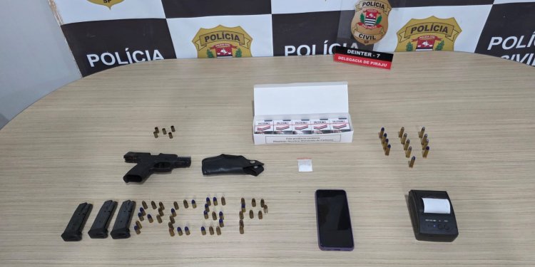 PIRAJU  –  Polícia Civil prende homem e apreende arma, munições, droga e máquinas de jogo em bar