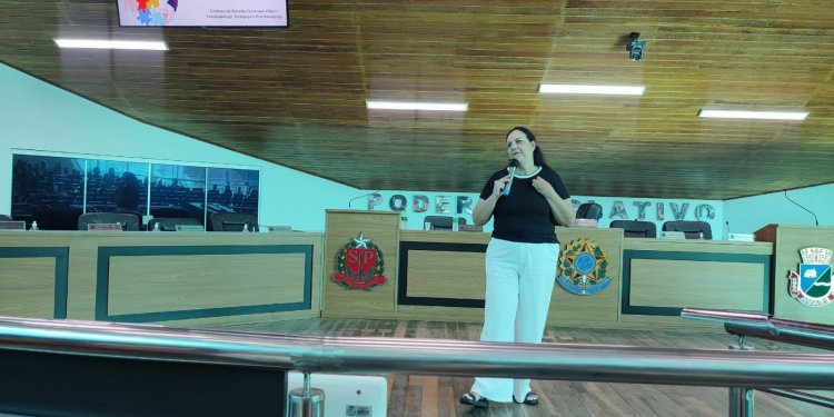 EDUCAÇÃO  *Profissionais da Rede Municipal de Ensino participam.capacitação