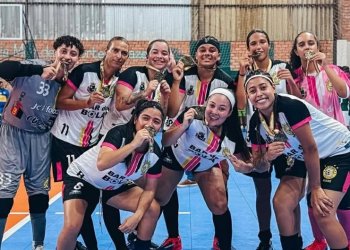 EQUIPE FEMININA DO BAR DO BOLA É CAMPEÃ DO TORNEIO DE FUTSAL DE PARANAPANEMA