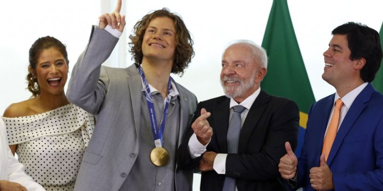 Lula recebe Lucas Pinheiro, medalha de ouro nos Jogos de Inverno