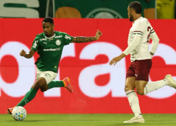 Palmeiras ganha do Fluminense e se mantém na ponta do Brasileiro