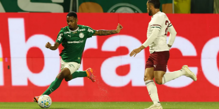 Palmeiras ganha do Fluminense e se mantém na ponta do Brasileiro