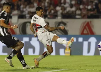 São Paulo vence o Santos no Morumbis e reage no Paulistão