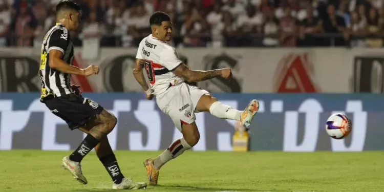 São Paulo vence o Santos no Morumbis e reage no Paulistão