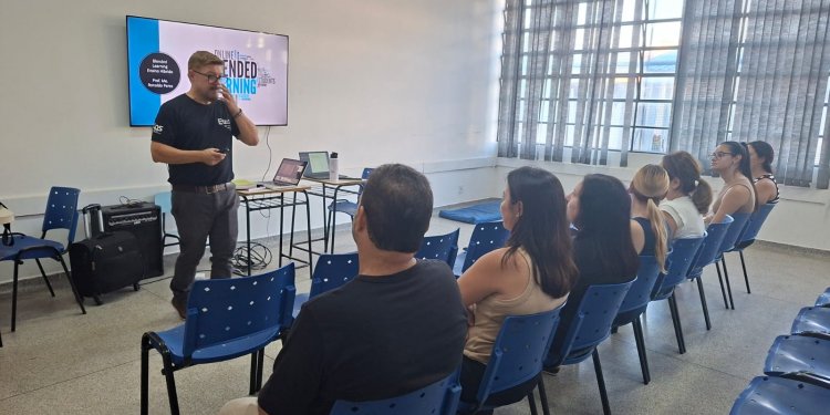EDUCAÇÃO – Professores de inglês participam de formação sobre metodologias ativas