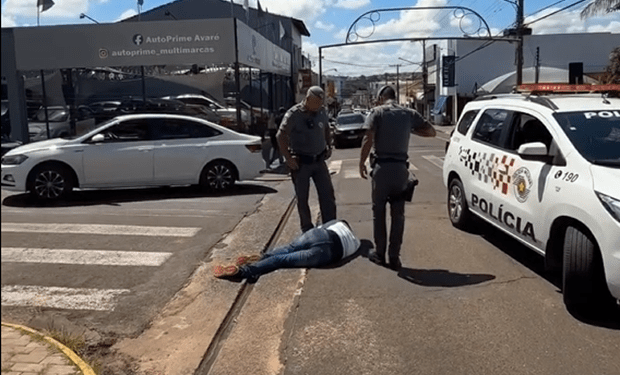 ACIDENTE DEIXA MOTOCICLISTA FERIDO NO CENTRO DE AVARÉ
