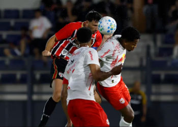 São Paulo vence o Red Bull Bragantino e segue na liderança do Brasileirão