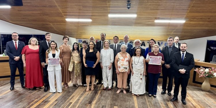 CÂMARA DE AVARÉ CELEBRA 150 ANOS E HOMENAGEIA MULHERES COM TÍTULO DE MULHER BENEMÉRITA