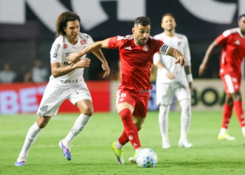 Santos perde do Internacional na Vila Belmiro