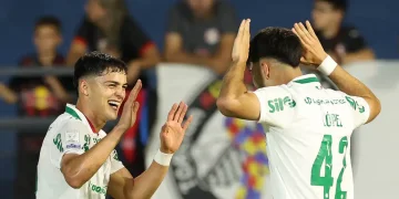 Palmeiras derrota Bragantino para manter liderança no Brasileiro