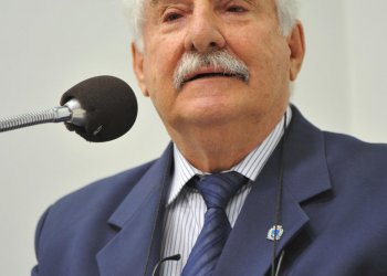 Prefeito de Botucatu de 1989 a 1992, vive atualmente na Vila dos Lavradores, local onde nasceu e foi criado. Personagem dos 171 anos da cidade, teve atuação decisiva nas áreas da saúde, educação, cultura e desenvolvimento urbano