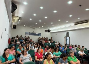*EDUCAÇÃO* *Prefeito Roberto Araujo anuncia projeto que valoriza profissionais da Educação*