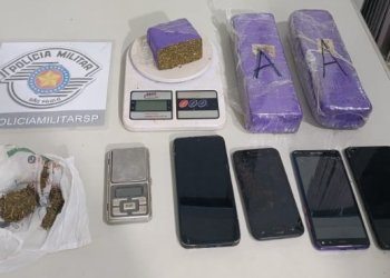 HOMEM É PRESO PELA PM APÓS LOCALIZAÇÃO DE  “TIJOLOS”  DE MACONHA EM MANDURI