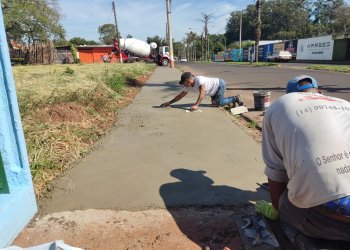 ZELADORIA* *Prefeitura constrói calçada no entorno do prédio do CPAEE*