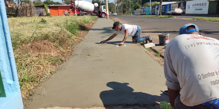 ZELADORIA* *Prefeitura constrói calçada no entorno do prédio do CPAEE*