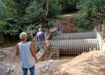 *SERVIÇOS* *Prefeitura reconstrói a ponte do Horto Florestal destruída pelas chuvas