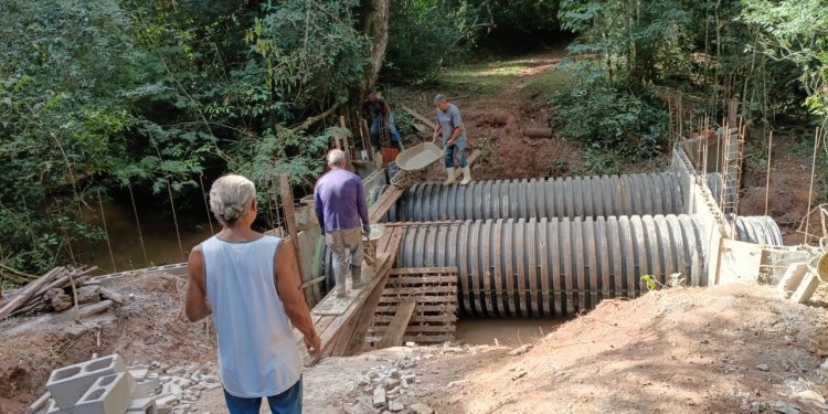 *SERVIÇOS* *Prefeitura reconstrói a ponte do Horto Florestal destruída pelas chuvas