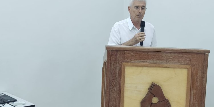 OBRAS* *Reunião com moradores e comerciantes esclarece dúvidas sobre obras de combate a enchentes*