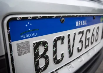 Projeto pode mudar de novo placas de carros no Brasil