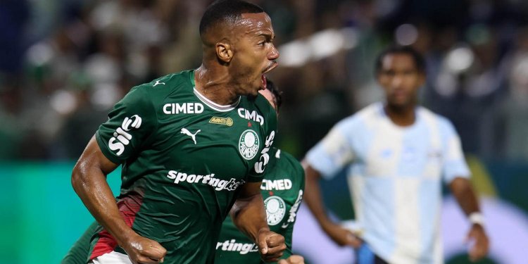 Palmeiras vence o Grêmio e mantém liderança isolada do Campeonato Brasileiro