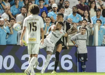 Santos vence o Atlético-MG e se afasta da zona de rebaixamento do Brasileirão
